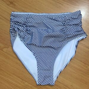 Women’s (M) Black/White Stripe Tempt Me Bikini Bottom. NWOT.